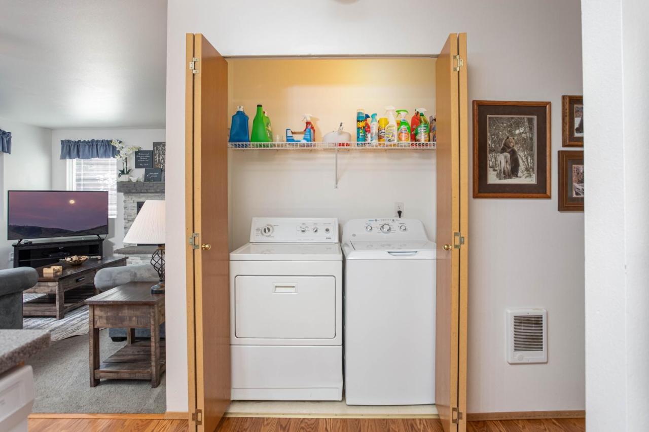 Apartment Walk To Downtown * 6 Guests * Pets * A/c! * No Stairs! *