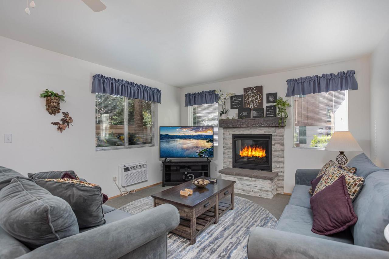 Walk To Downtown * 6 Guests * Pets * A/c! * No Stairs! *